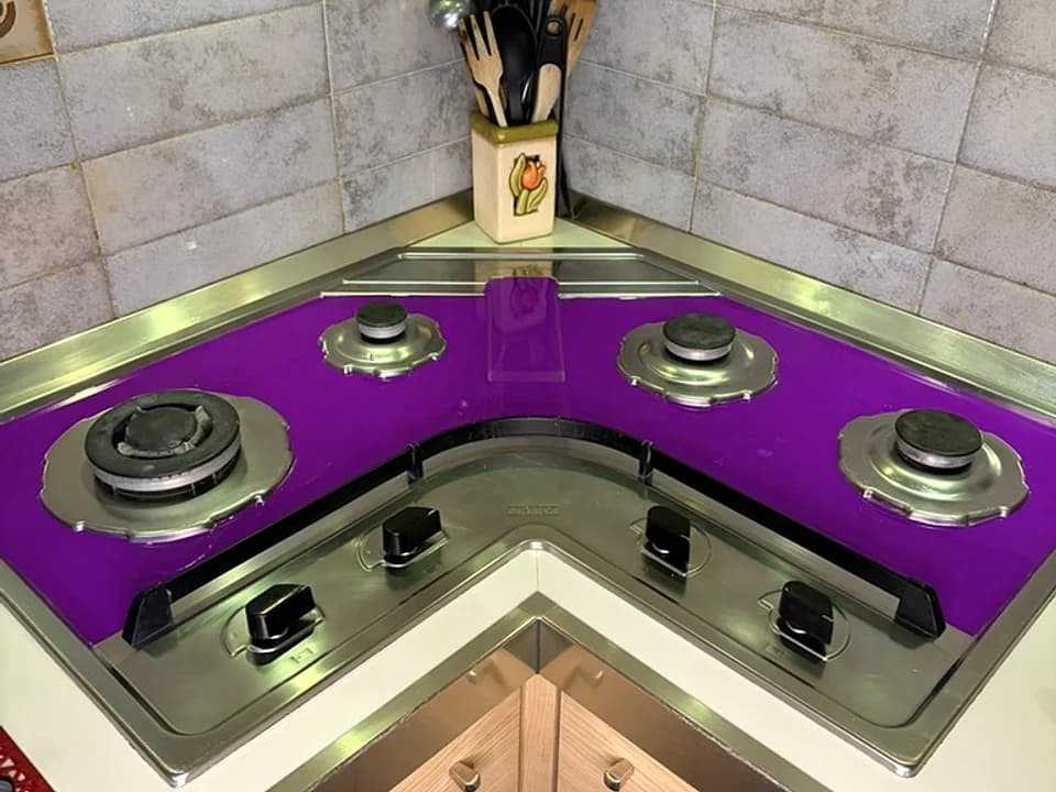Purple Gummio fitted to a corner hob