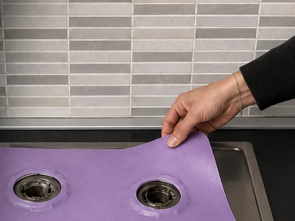 Clean Gummio being placed back on the hob